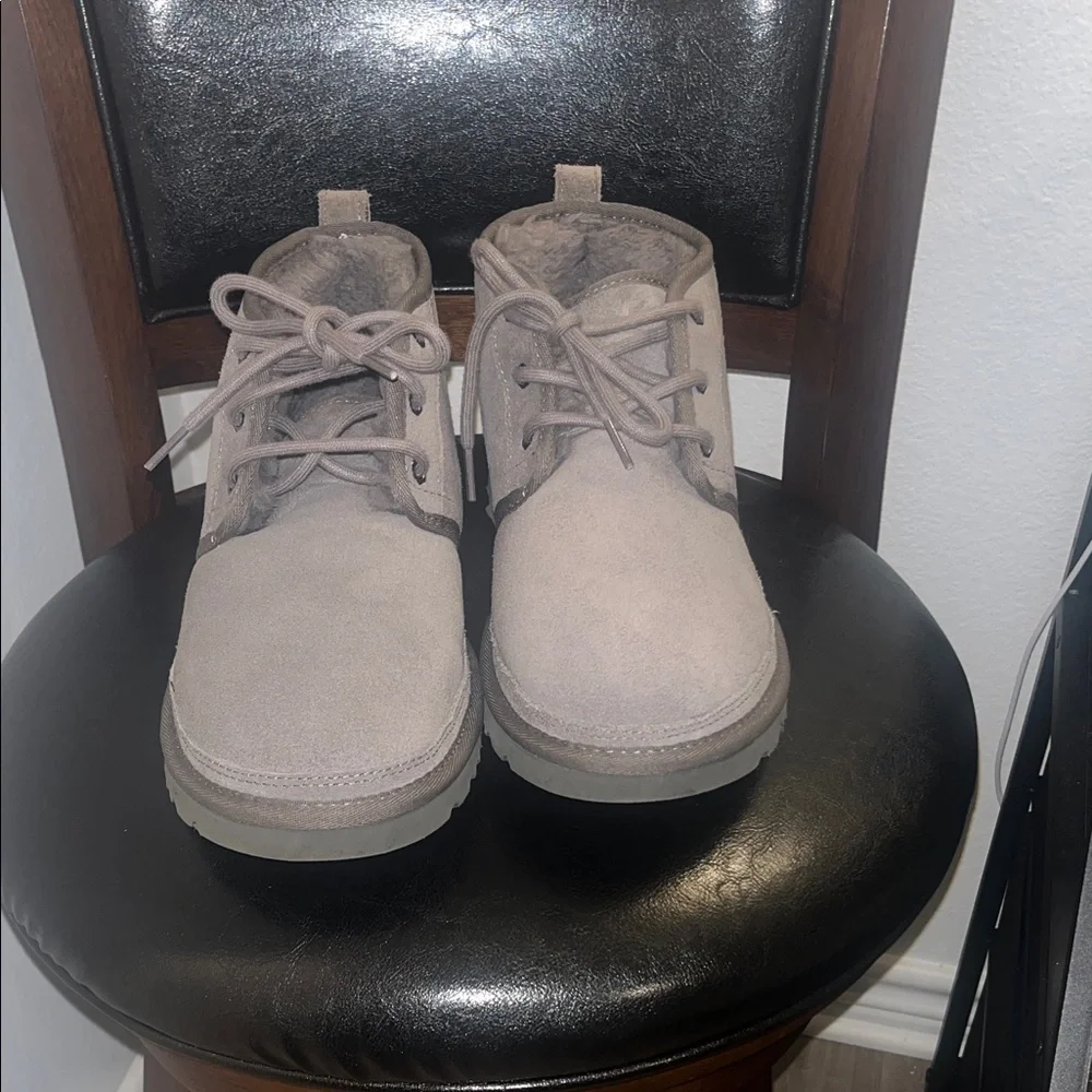 Women’s Gray Suede Ugg Boots! - Picture 1 of 4